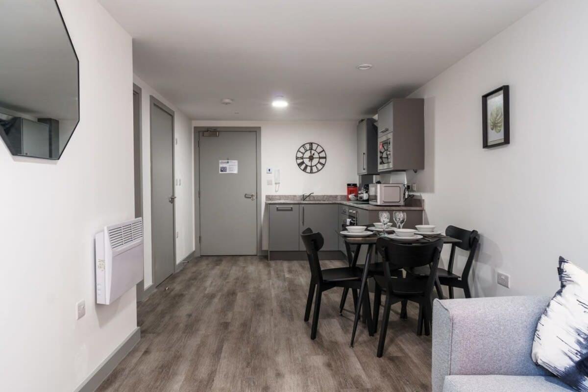 Contemporary 1 Bed Apartment In Liverpool Centre Экстерьер фото